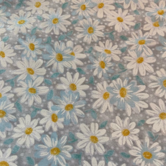 Sweet Daisy Floral Cotton Fabric - 1 Yard - Picture 2 of 2
